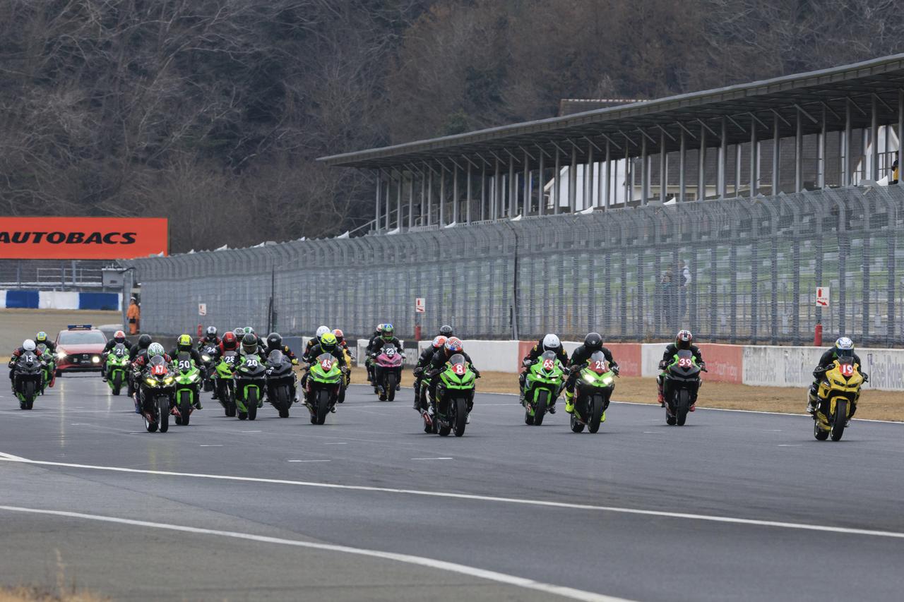 画像: チームで乗り越える「4時間」は普通のレースと一味違う!