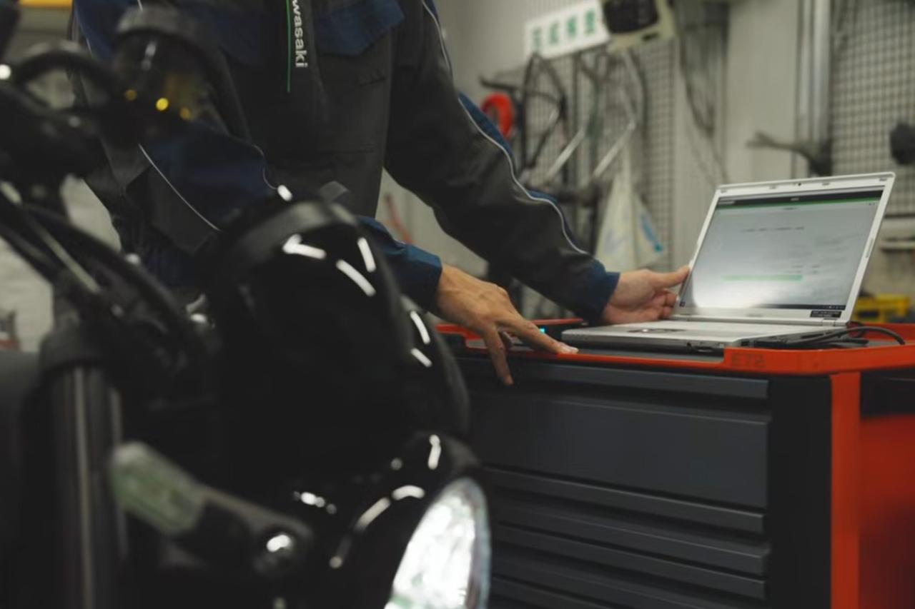 画像1: 「勘」の整備はもう古い?データで愛車を守るカワサキ最新診断システムとは