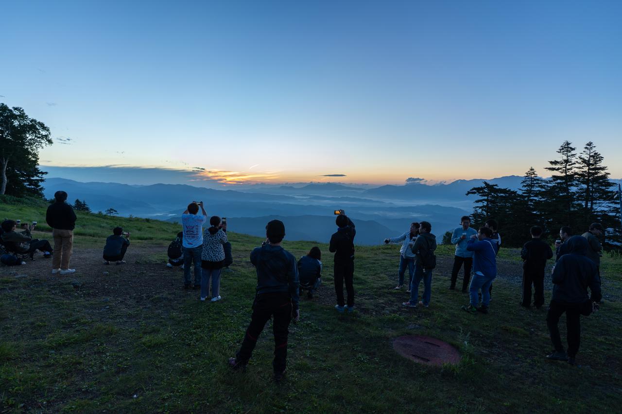 画像: 朝日に染まる「雲海ツーリング」＆贅沢モーニング