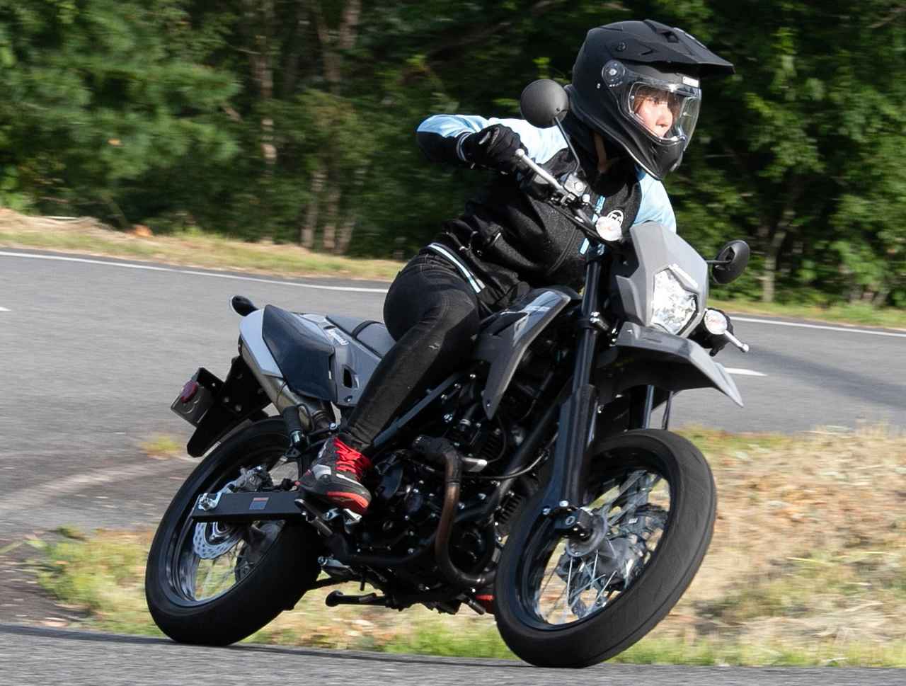 画像: KLX230SMの高速走行性能とワインディングでのスポーツ性能をレビュー|ツーリングではどんな感じ? - Kawasaki Good Times Journal