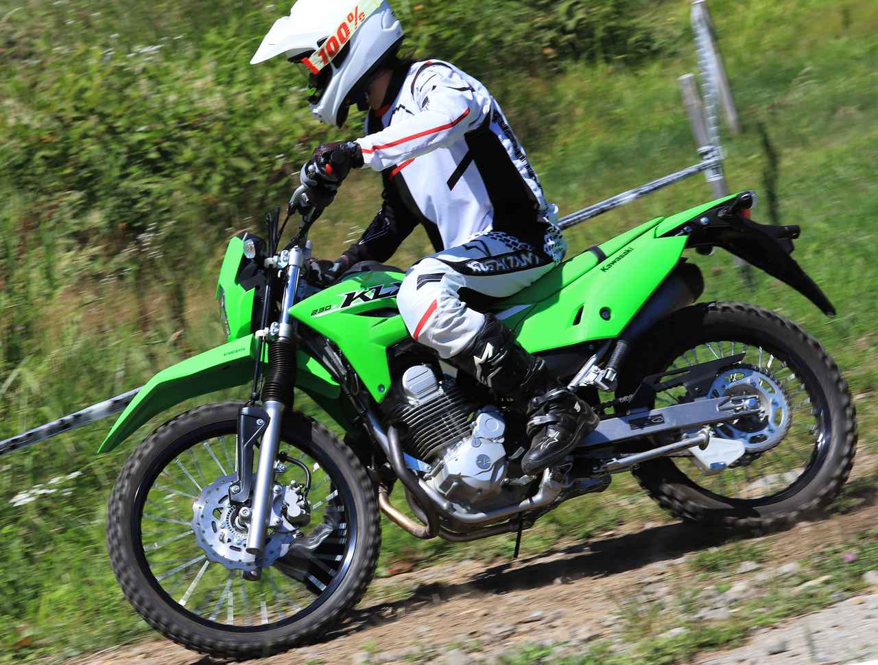 画像: ▶KLX230 Sの足つき性をチェック