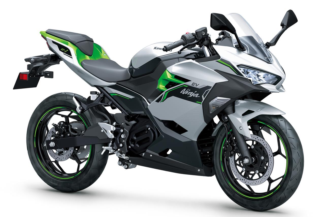 画像: Kawasaki Ninja e-1 2025年モデル 定格出力：0.98kW 原動機種類：交流同期電動機 シート高：785mm 車両重量：140kg（バッテリー2個含む） 発売日：2025年3月1日 税込価格：106万7000円 ※道路運送車両法の第二種原動機付自転車に分類
