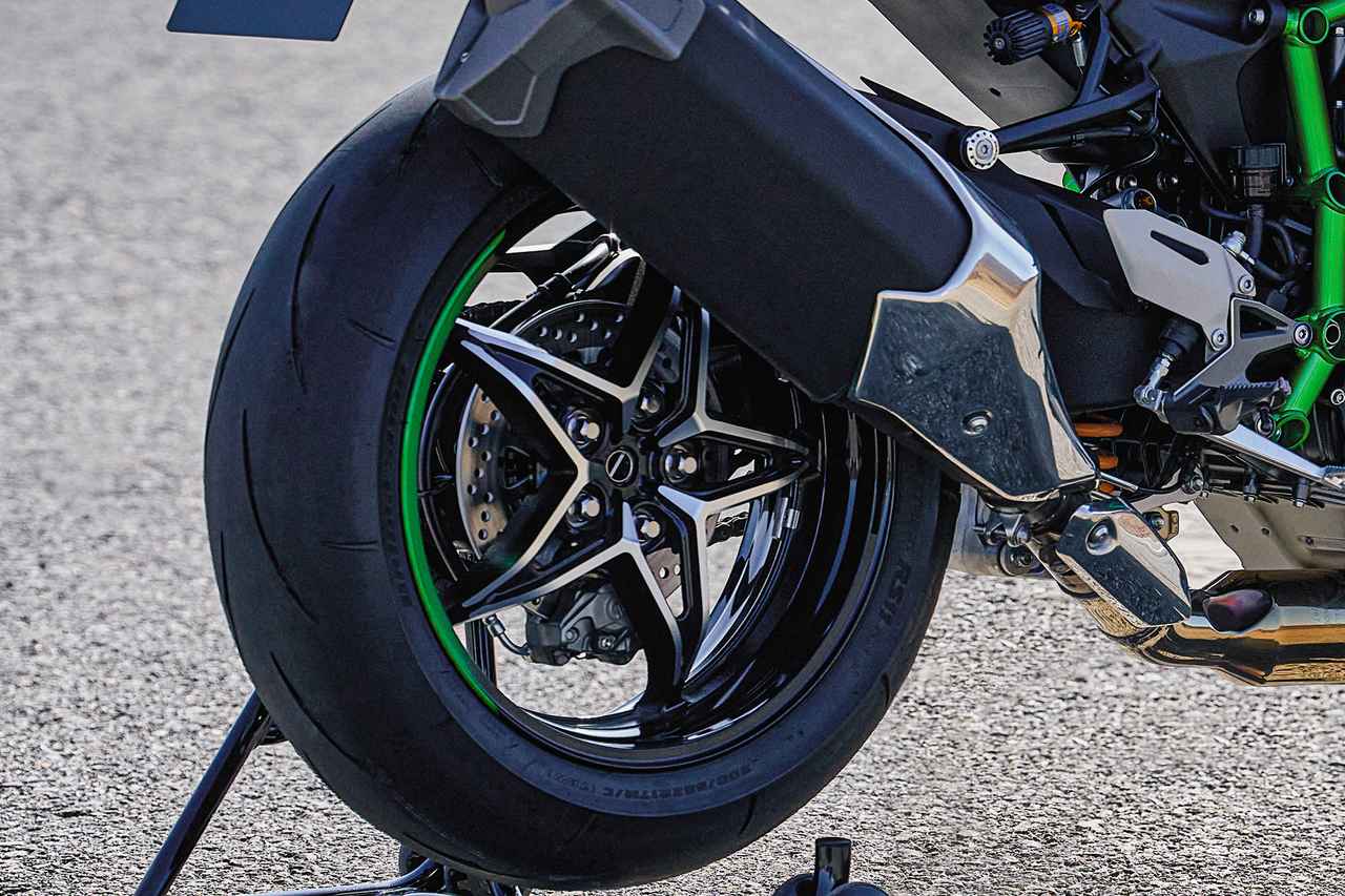 画像6: 新型「Ninja H2 CARBON」発表! 進化したスーパーチャージド・フラッグシップを解説|エンジン・電子制御・足まわり・スタイリングをまとめてチェック