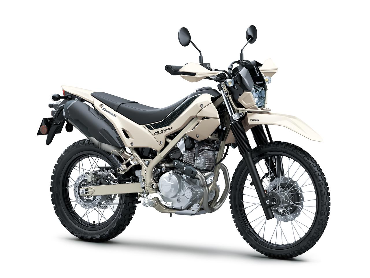 画像: Kawasaki KLX230 SHERPA S 2026年モデル 総排気量：232㎤ エンジン形式：空冷4ストローク単気筒/SOHC 2バルブ シート高：825mm 車両重量：136kg カラー：ホワイティッシュベージュ メーカー希望小売価格：660,000円（本体価格600,000円/消費税60,000円）