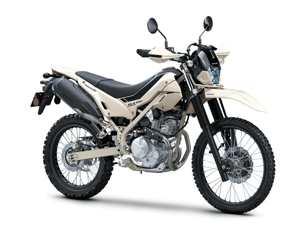 画像: Kawasaki KLX230 SHERPA 2025年モデル 総排気量：232㎤ エンジン形式：空冷4ストローク単気筒/SOHC 2バルブ シート高：845mm 車両重量：134kg カラー：ホワイティッシュベージュ メーカー希望小売価格：638,000円（本体価格580,000円/消費税58,000円）