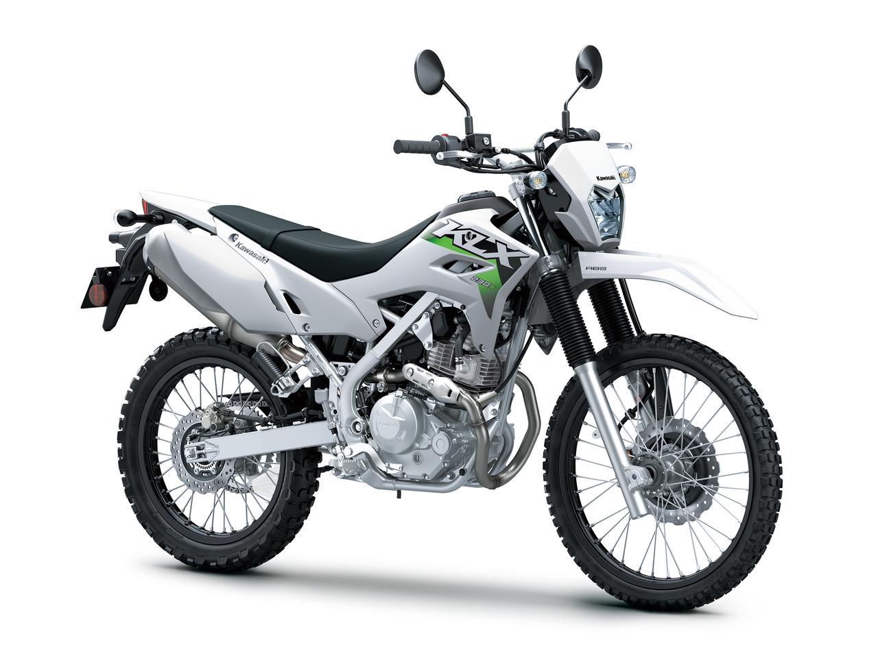 画像: Kawasaki KLX230 S 2026年モデル 総排気量：232㎤ エンジン形式：空冷4ストローク単気筒/SOHC 2バルブ シート高：845mm 車両重量：133kg カラー：ブライトホワイト メーカー希望小売価格：616,000円（本体価格560,000円/消費税56,000円）