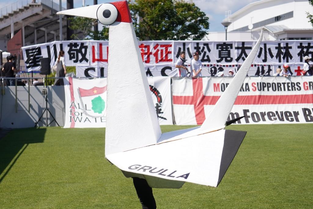 画像: 翼にクラブ名と飛行機みたいでかっこいい