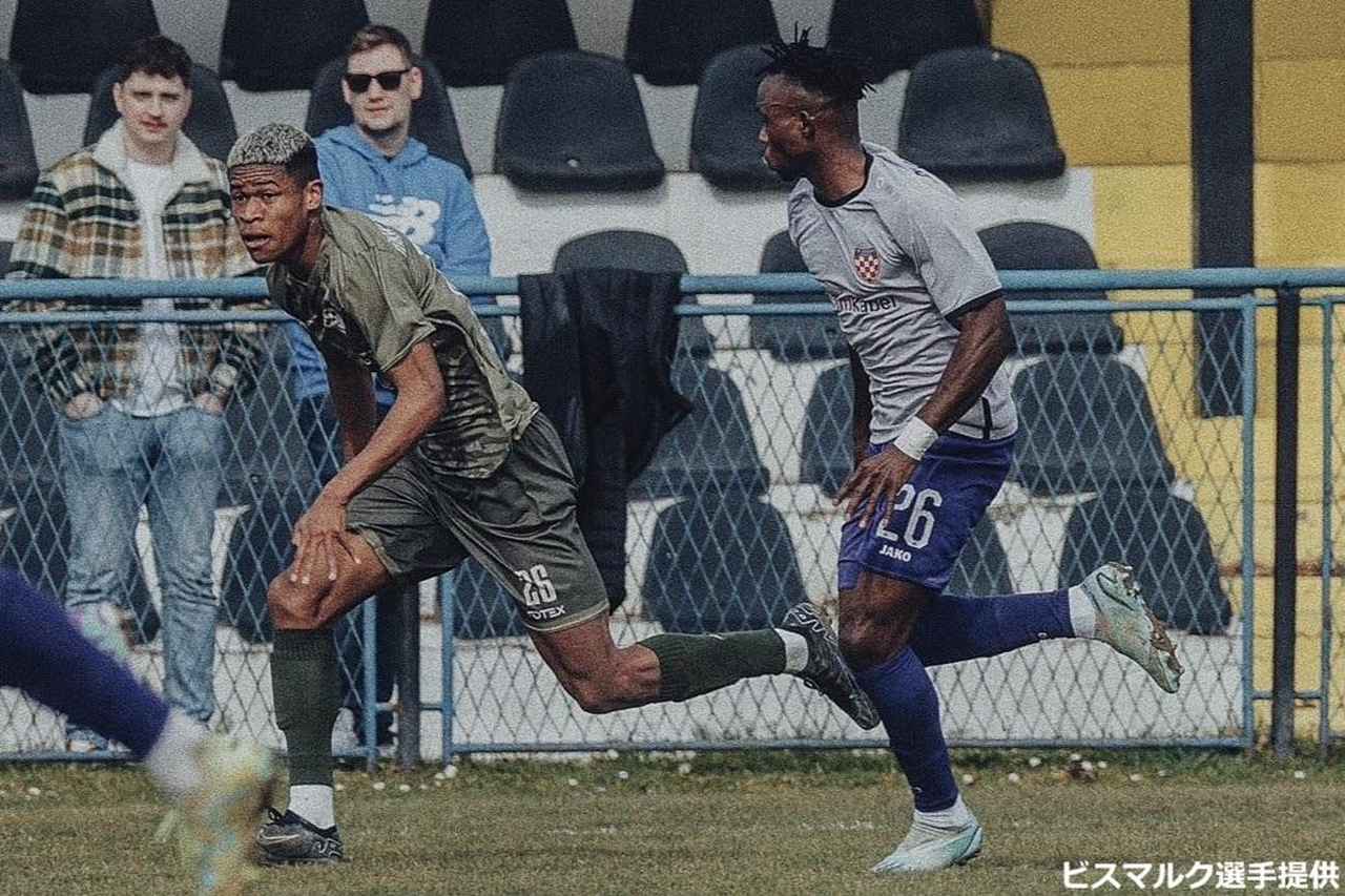 画像: クロアチア2部ヴコヴァルでプレーするビスマルク(左)