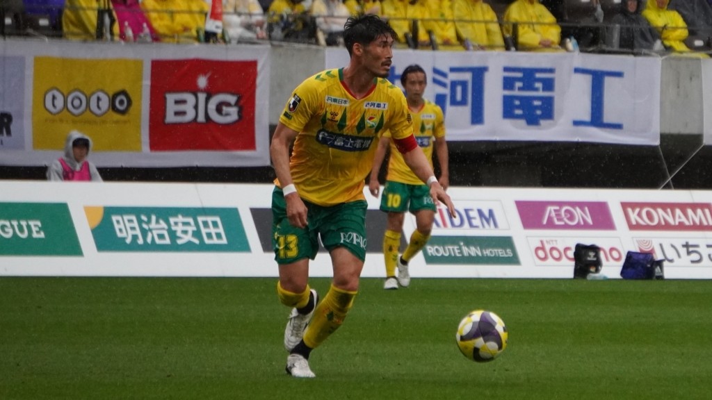 画像: ディフェンスラインを支える鈴木大（写真　繩手猟） (C)Qoly