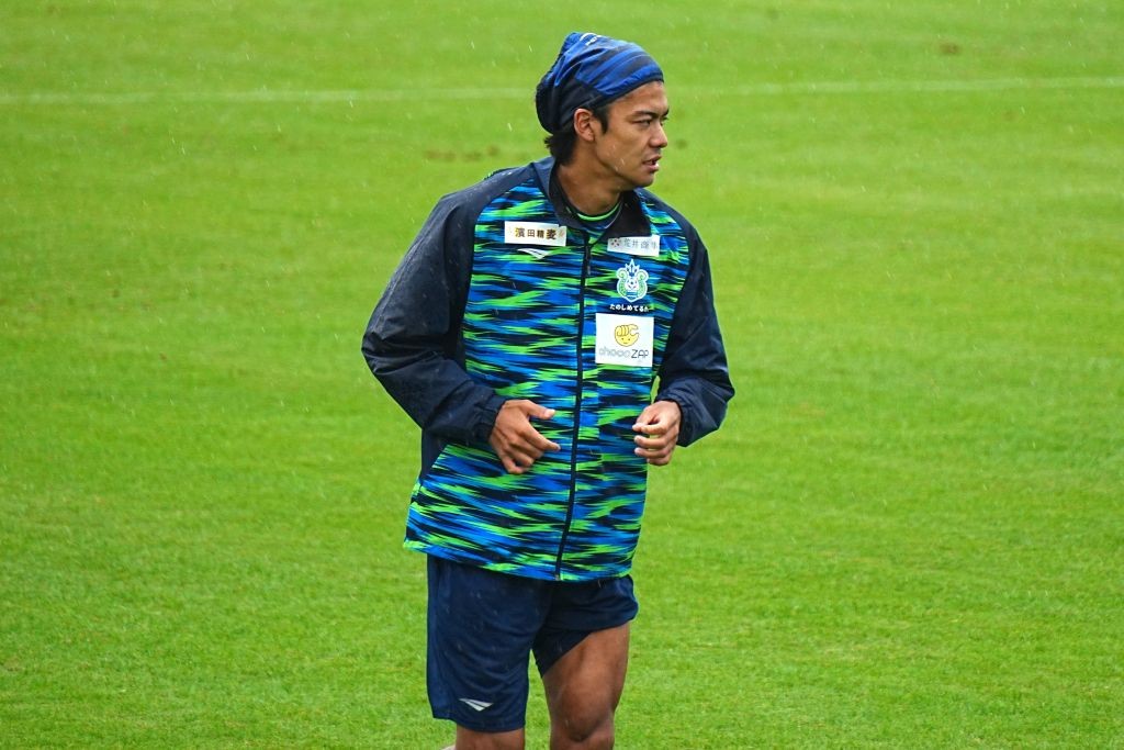 画像: 22日のトレーニング後にグラウンドを走る小田（写真　浅野凜太郎） (C)Qoly