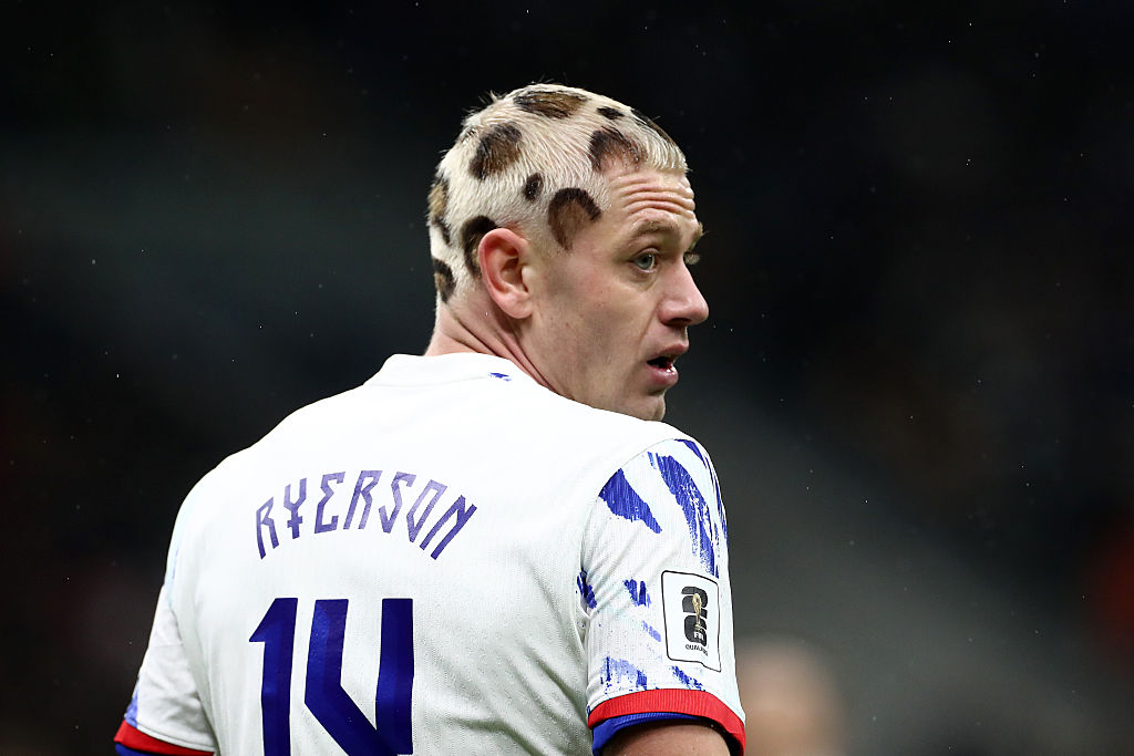 画像: W杯出場決定のノルウェー代表選手、『衝撃ヘア』が話題！ショッキングピンク歴もある『クセ強』キャラだった