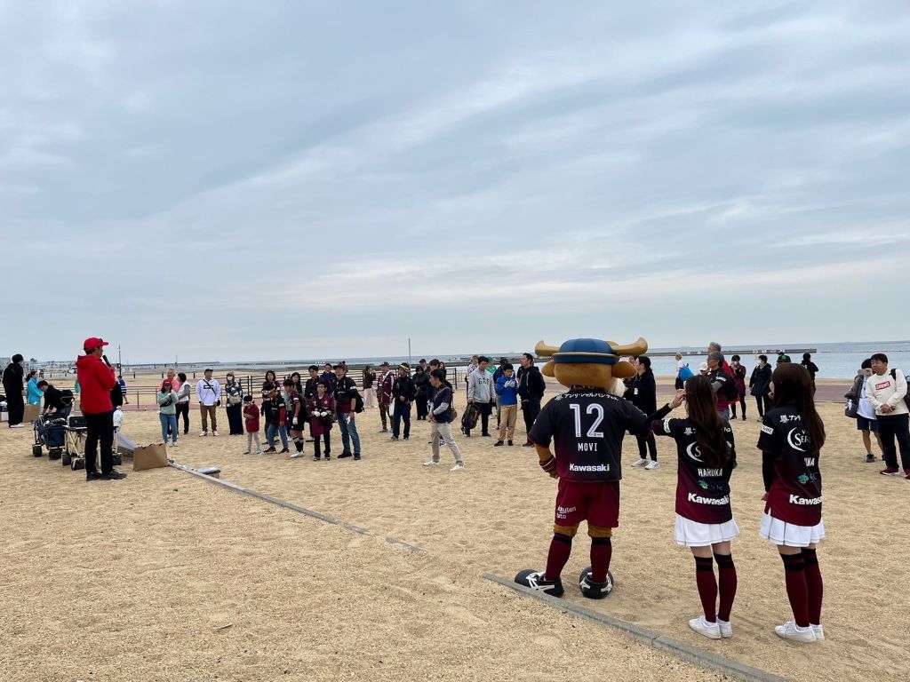 画像: 昨年秋の須磨海岸清掃活動の様子（株式会社LIFULL提供）