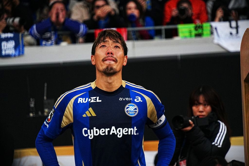 画像: サポーターの声援を聞き、涙を流す昌子