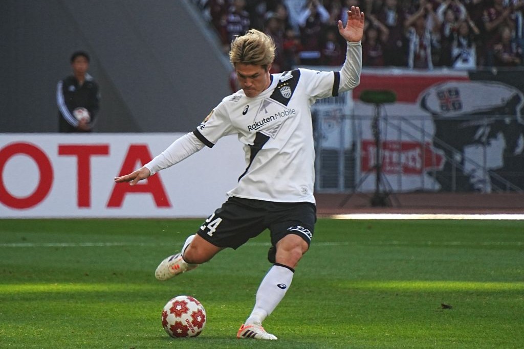 画像: 前への推進力やクロスで存在感を示した酒井