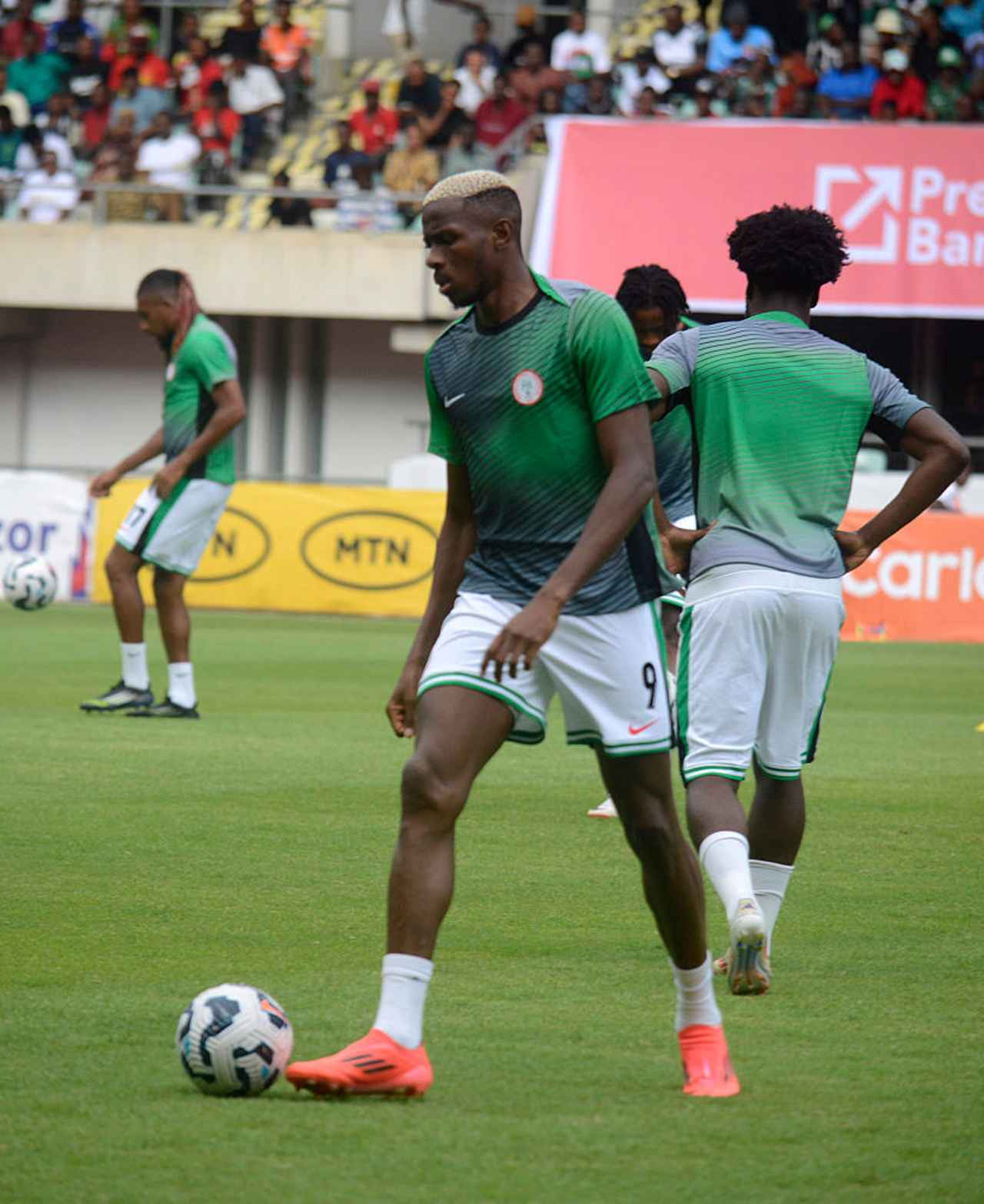 画像: ヴィクター・オシメーン