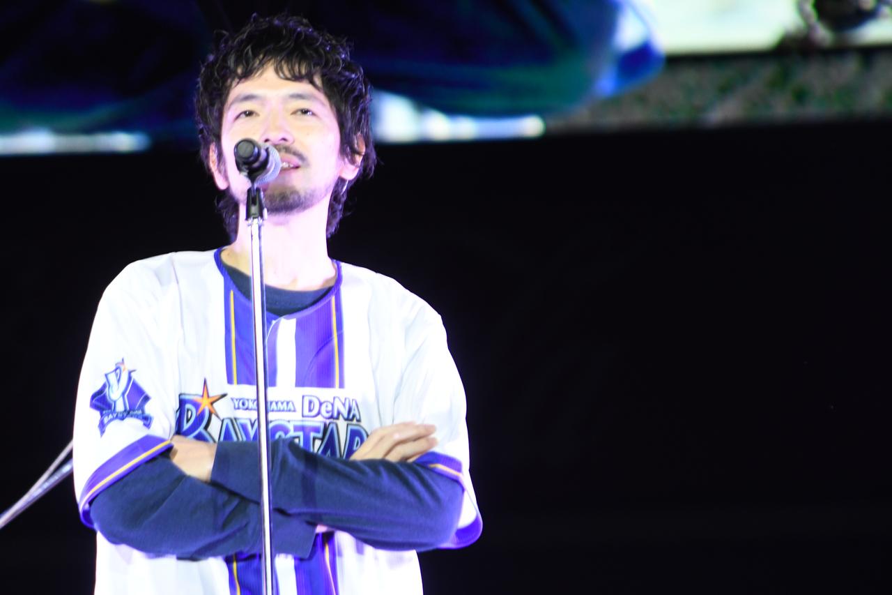 画像2: 「育ての親」のベイスターズファンと『心絵』などを熱唱　けんいち