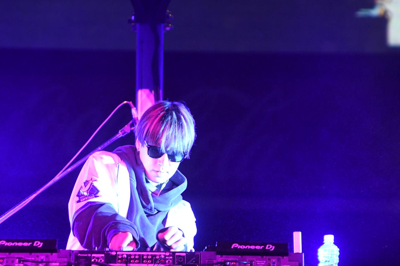 画像: ヒット曲盛りだくさんのプレーで熱狂に包んだDJ TYIIGA