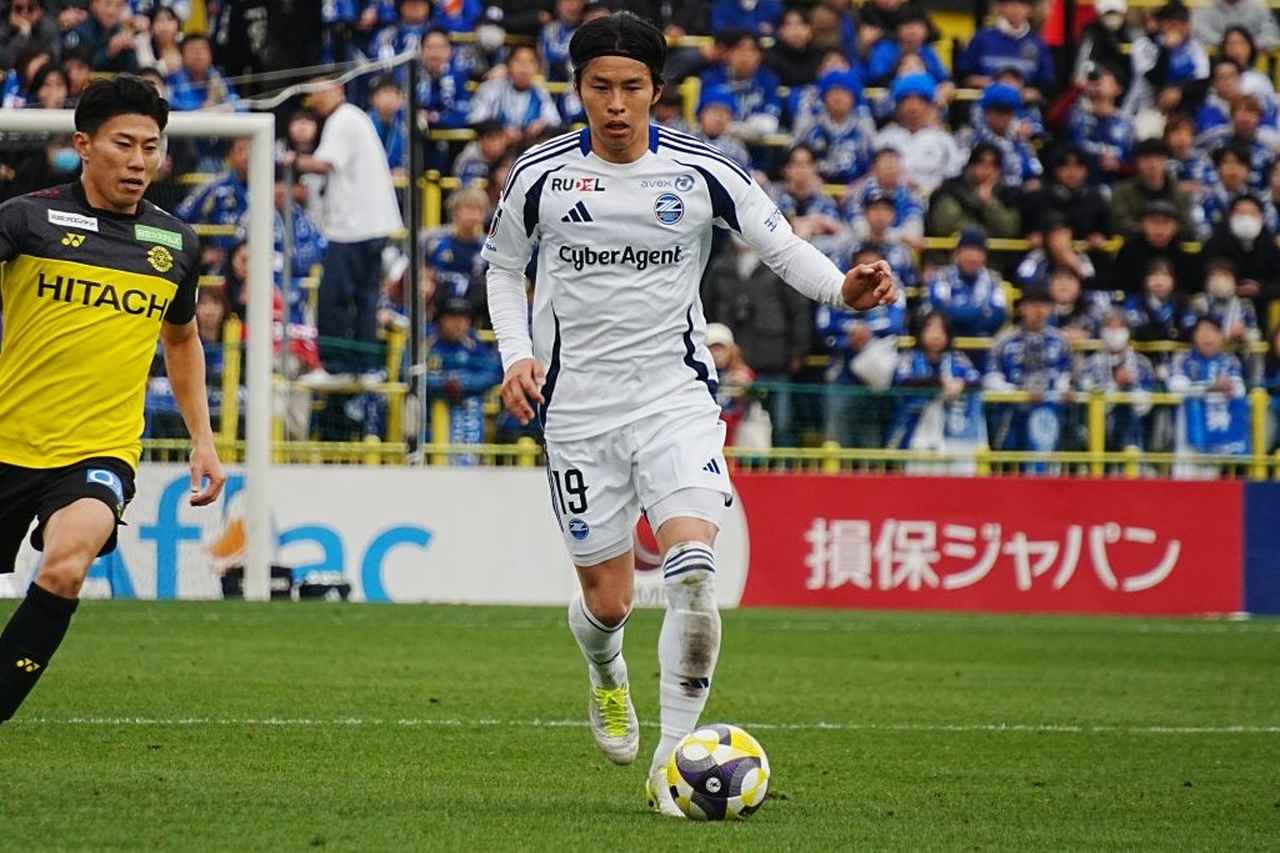 画像: 約7年ぶりに日立台でプレーした中山（写真中央　浅野凜太郎）