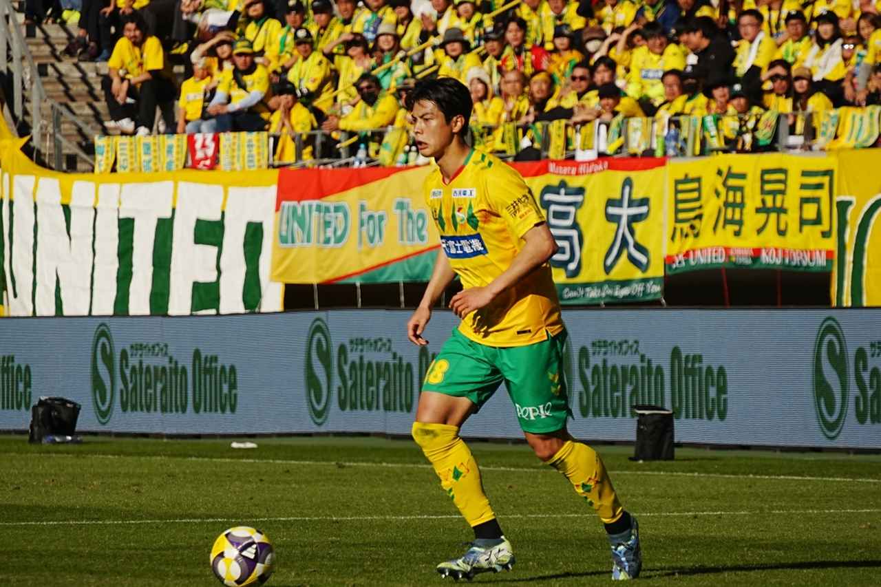 画像: パスコースを探す河野（写真：縄手猟）