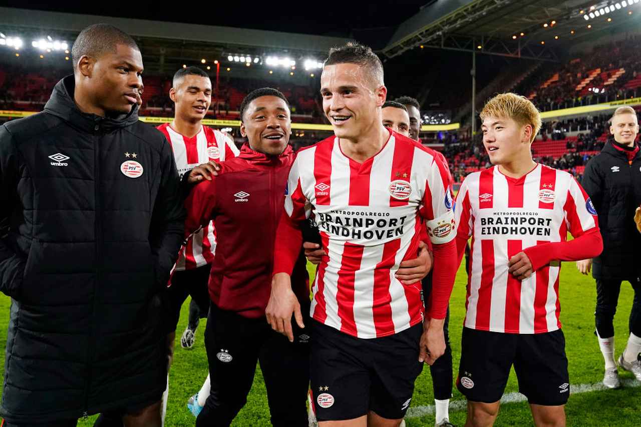 画像: アフェライと堂安律 (C)Getty Images