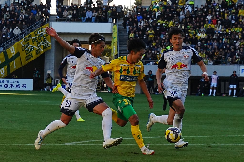 画像: ゴールする直前の姫野（写真：縄手猟）