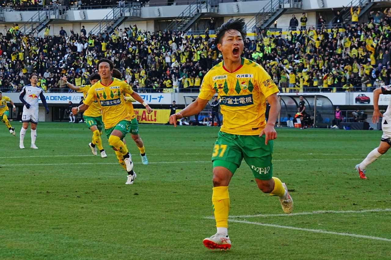 画像: 同点弾を決めて雄叫びをあげた姫野（写真：縄手猟）