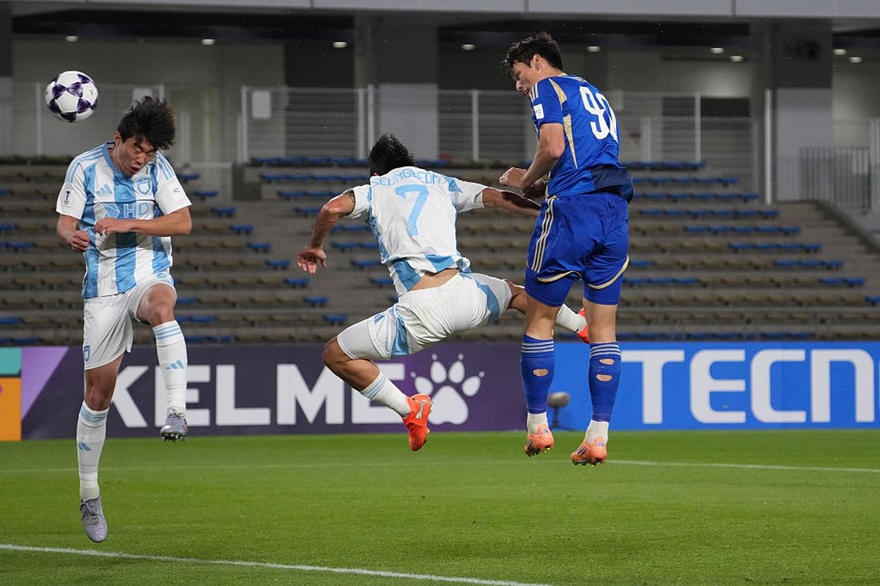 画像: 得意のヘディングでゴールネットを揺らしたオ (C)Getty Images