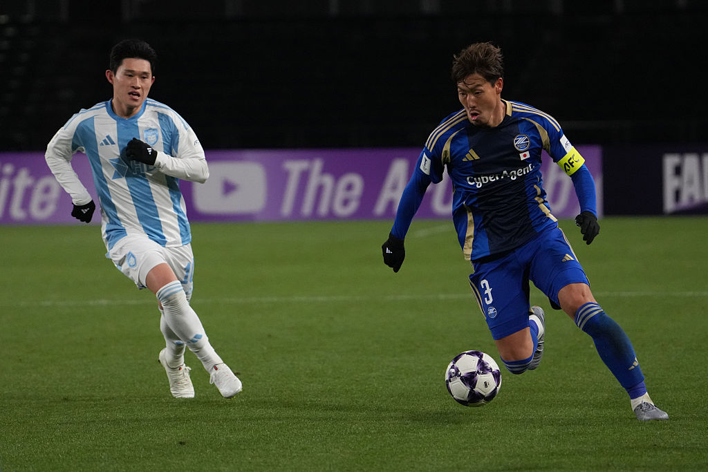 画像: ドリブルでボールを運ぶ昌子(写真右) (C)Getty Images