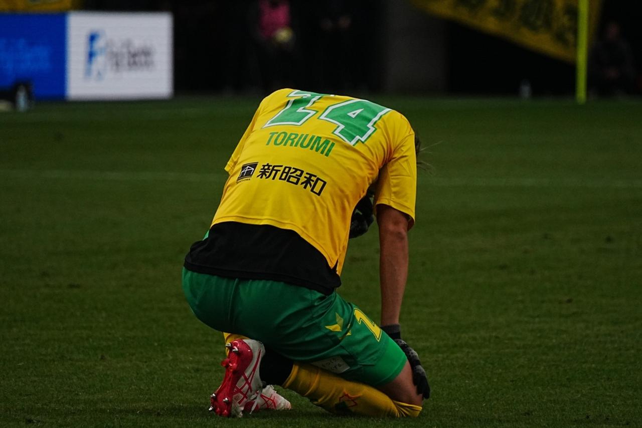 画像: 試合終了直後に涙を流した鳥海(写真:縄手猟)
