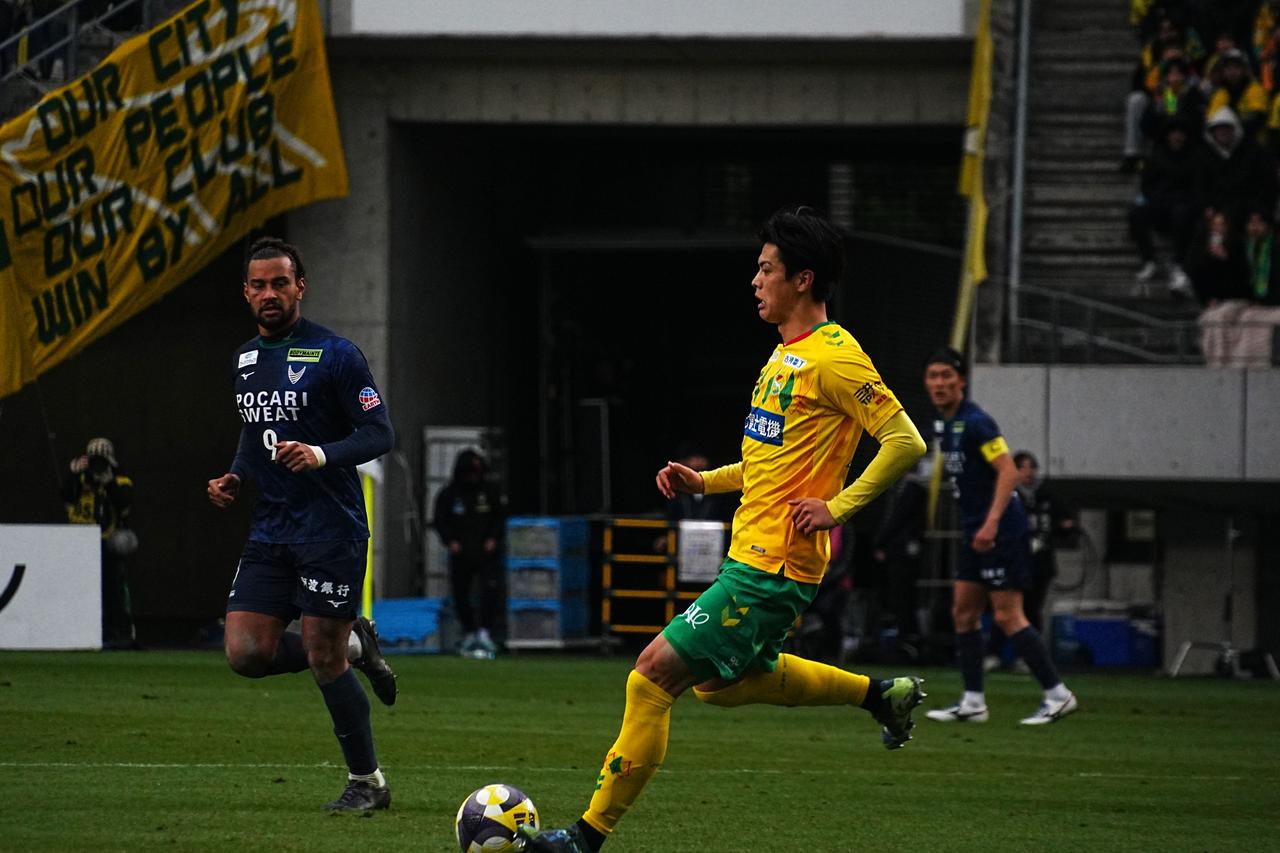 画像: 河野はこの日、安定したパフォーマンスを披露して千葉の勝利に貢献した(写真手前右 縄手猟)