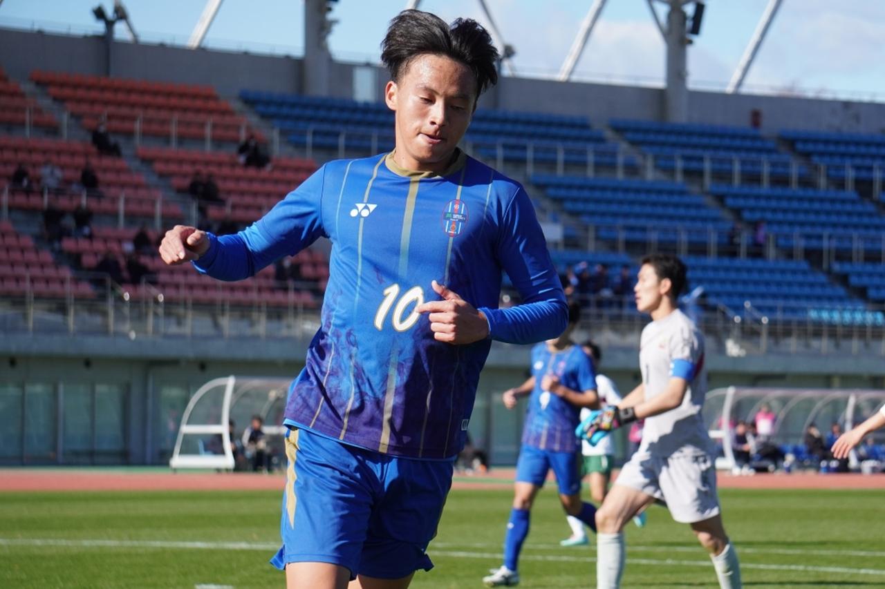 画像: 先制点を挙げた金本(写真中央 縄手猟)