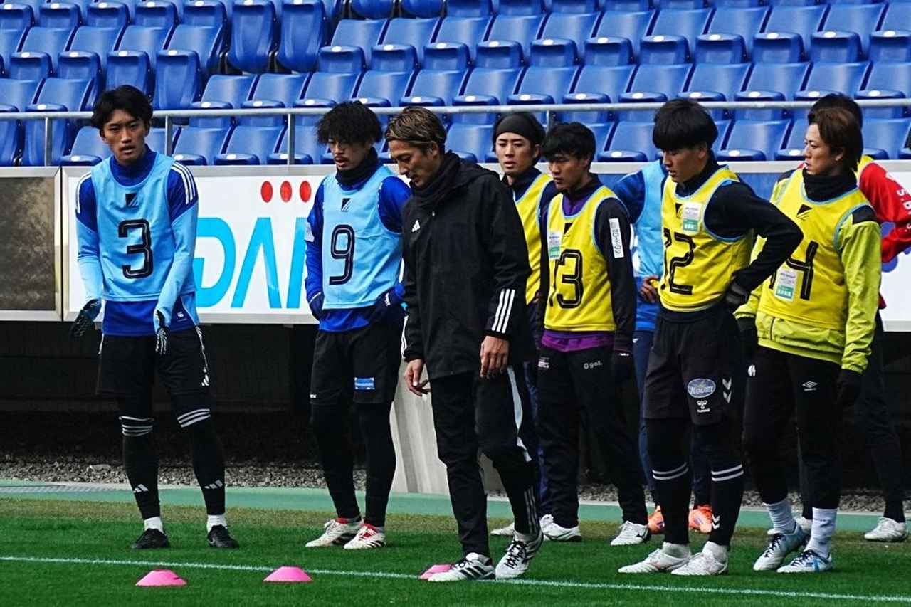 画像: ウォーミングアップの先頭でチームを引っ張る馬渡(写真:浅野凜太郎)