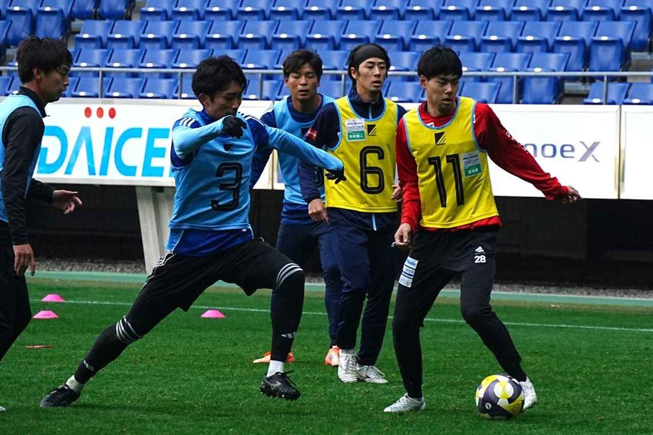 画像: ボールを奪いに行く樋口(写真:浅野凜太郎)