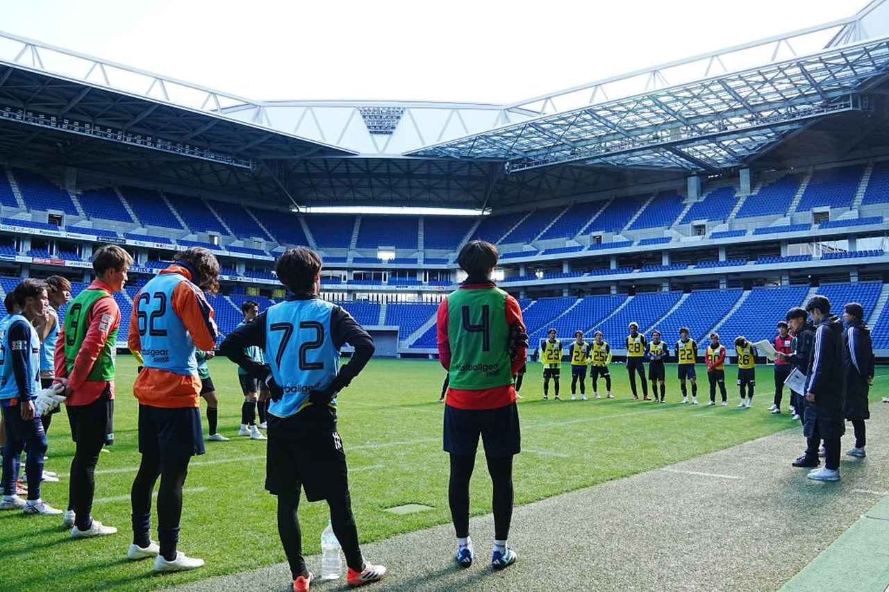 画像: トライアウトの説明を聞く選手たち(写真:浅野凜太郎)