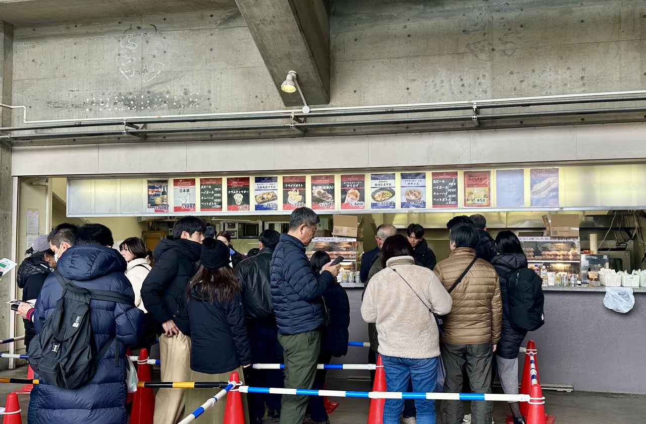 画像: 観戦マナー2：飲食は基本、スタジアムのルールに従う