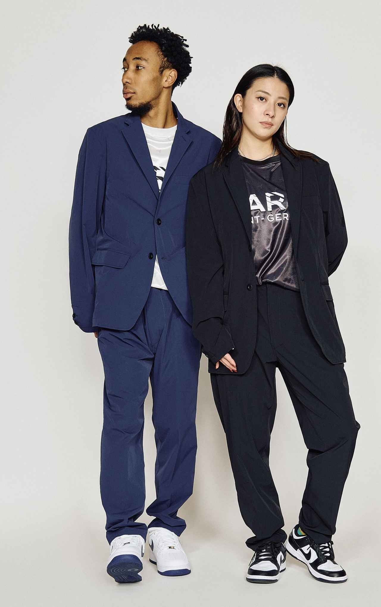 画像: 「STRETCH WOVEN JACKET [GOLD]」（2万4200円）と、「STRETCH WOVENEASYSLACKS [GOLD]」（1万1000円）はセットアップ可　画像：ファナティクス・ジャパン提供