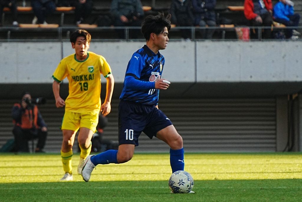 画像: ビルドアップに貢献した福島（写真：浅野凜太郎）