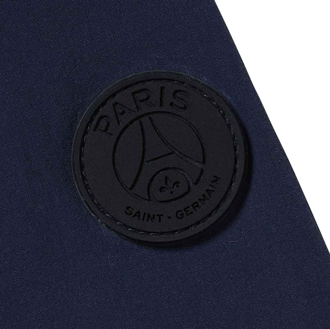 画像: 「PARIS」のロゴはさりげないアクセントに　画像：ファナティクス・ジャパン提供