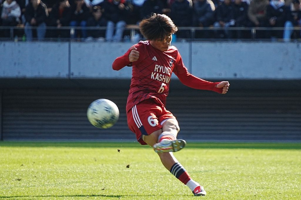 画像: プレースキッカーを任された増田（写真：浅野凜太郎）