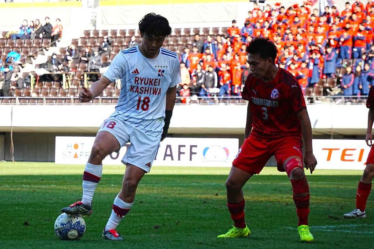 画像: ボールをキープする金子(写真:浅野凜太郎)