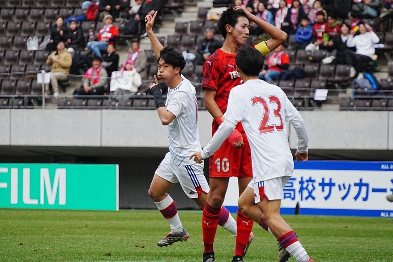 画像: 決勝点を決めた金子(奥、写真:浅野凜太郎)