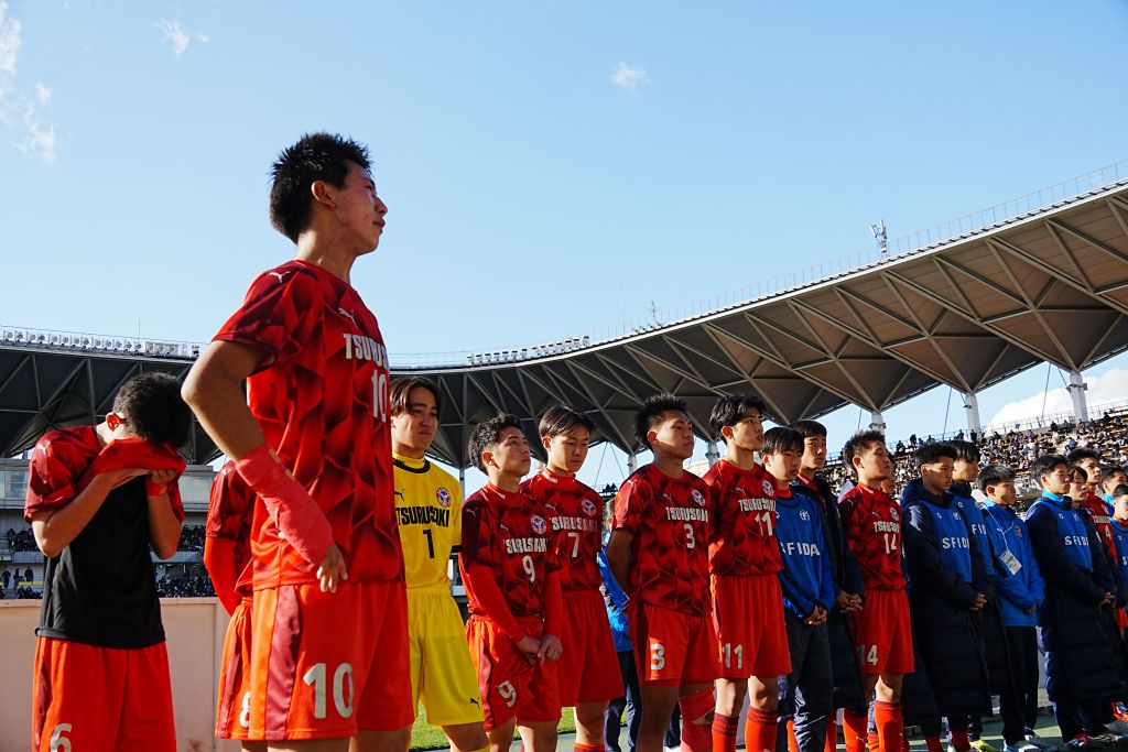 画像: 応援席に挨拶する大分鶴崎イレブン(写真:浅野凜太郎)