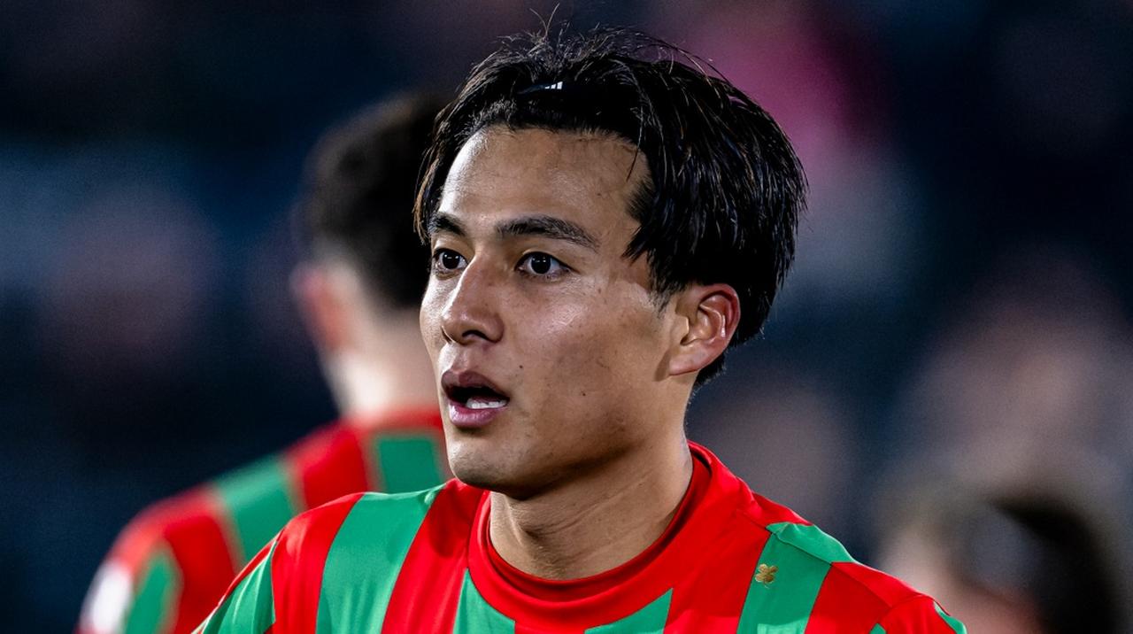 画像: 22歳佐野航大は「これまでで一番のMFのひとり、言葉なしで通じ合える」とNECの相棒が絶賛