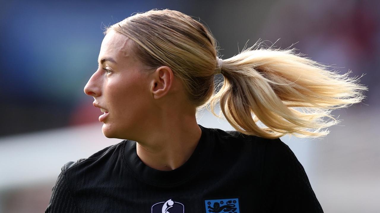 画像: 「脱毛症で禿げを隠していた」「吐かずにはいられなかった」クロエ・ケリー、壮絶な苦闘を明かす