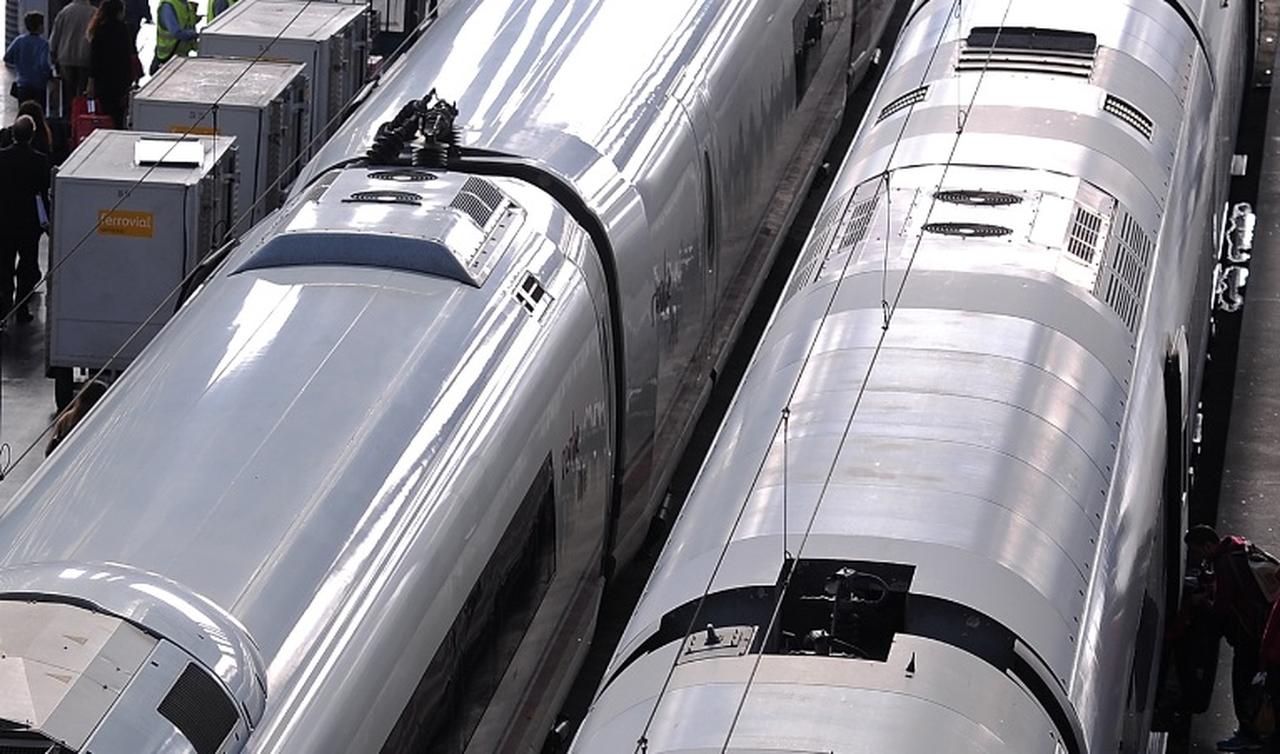 画像: 行方不明だった18歳のサッカー選手、生放送で遺体発見…電車の車両間で感電死か