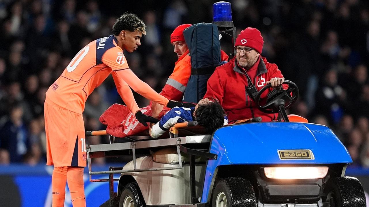 画像: 久保建英、倒れ込みプレー続行不可能に…「肉離れだと思う、軽傷であることを祈るしかない」と柿谷曜一朗氏