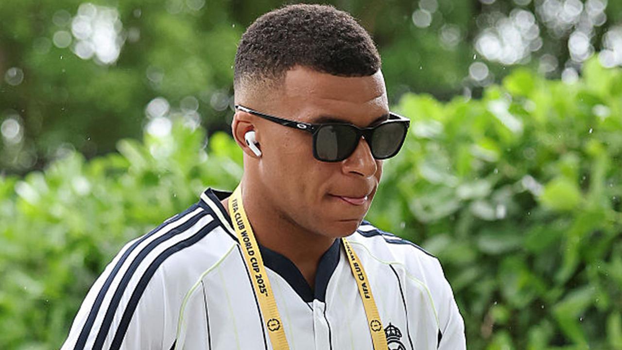 画像: 驚異の二刀流！「現役スター」ながらサッカークラブを所有者する5名