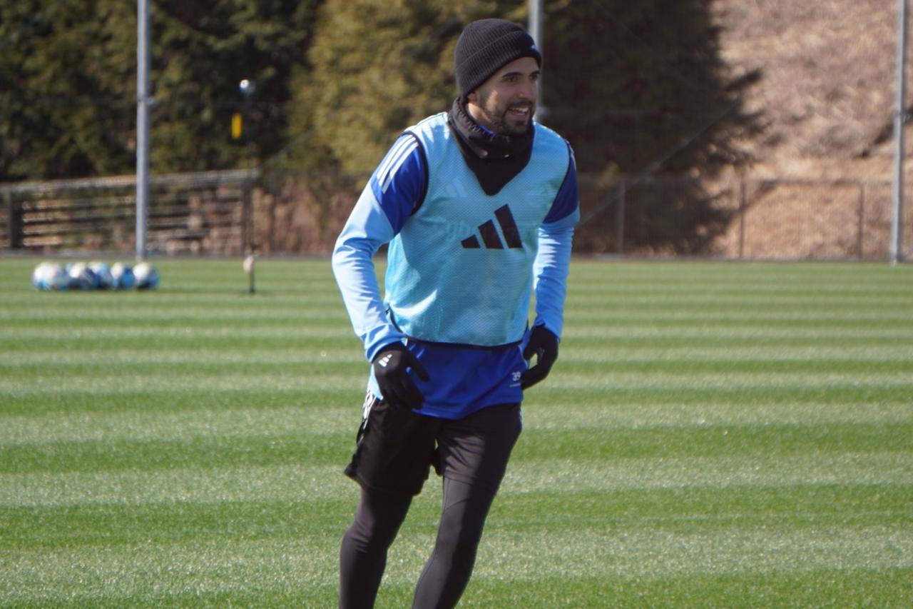 画像: キャンプから徳村と親交を深めているバスケス・バイロン（写真　縄手猟）