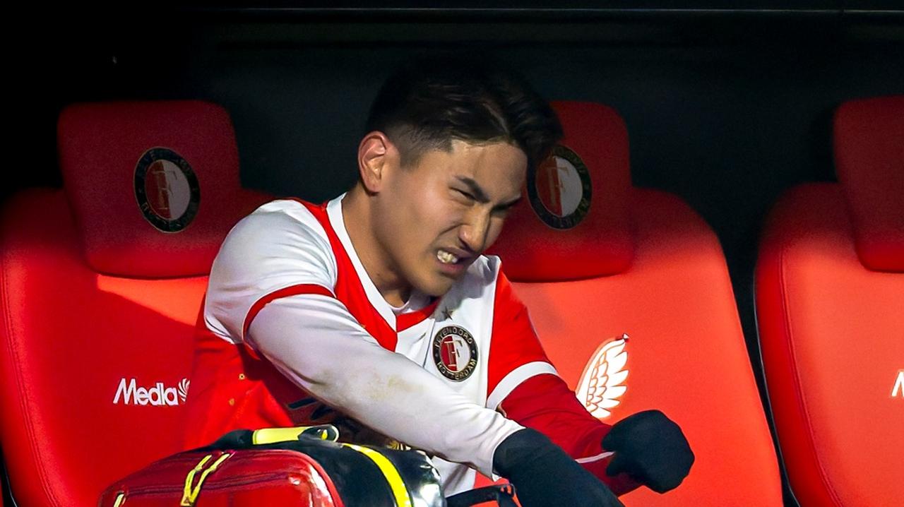 画像: フェイエ渡辺剛の負傷交代、ファンペルシー監督が説明 「彼らも普通の人間と同じ」