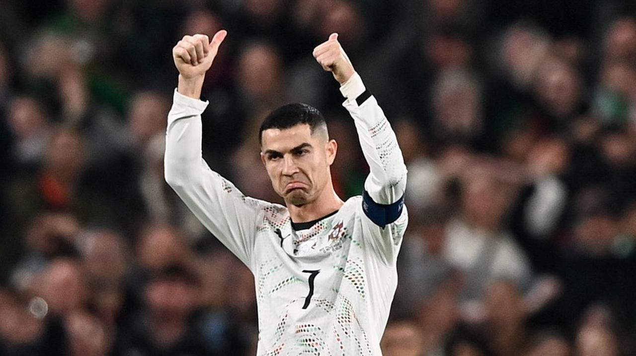 画像: 40歳ロナウド、大事なW杯予選で一発退場…「40歳なのに…恥を知れ。せめて謝れ」と現地紙が叱責 - Qoly-Sports&the Style